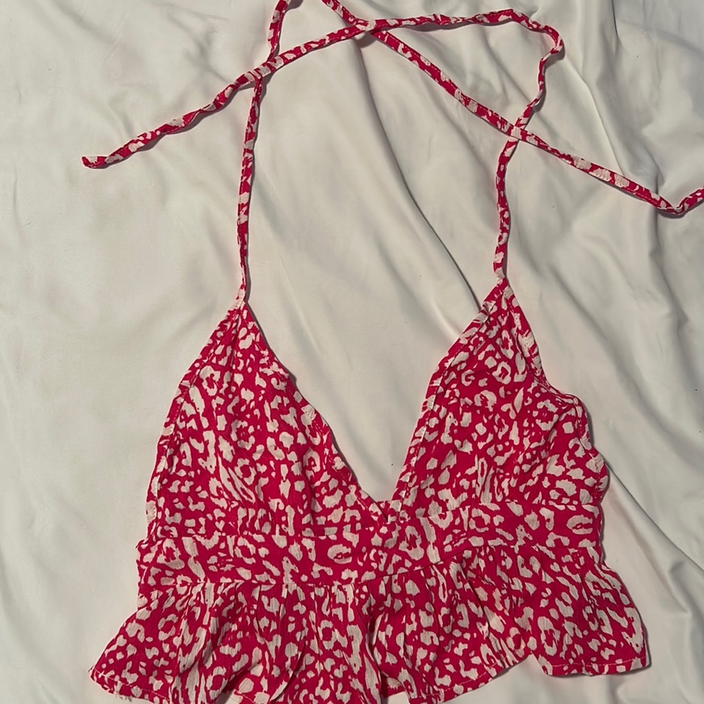 SHEIN Halter Top. Never been worn. Great condition. No flaws that I see.